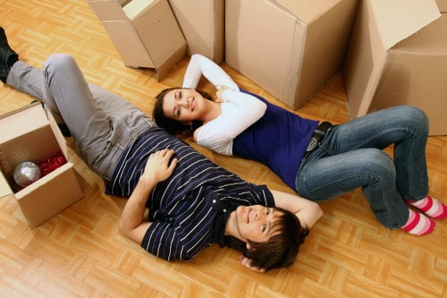 Local removal truck for apartment and house moves around Hounslow